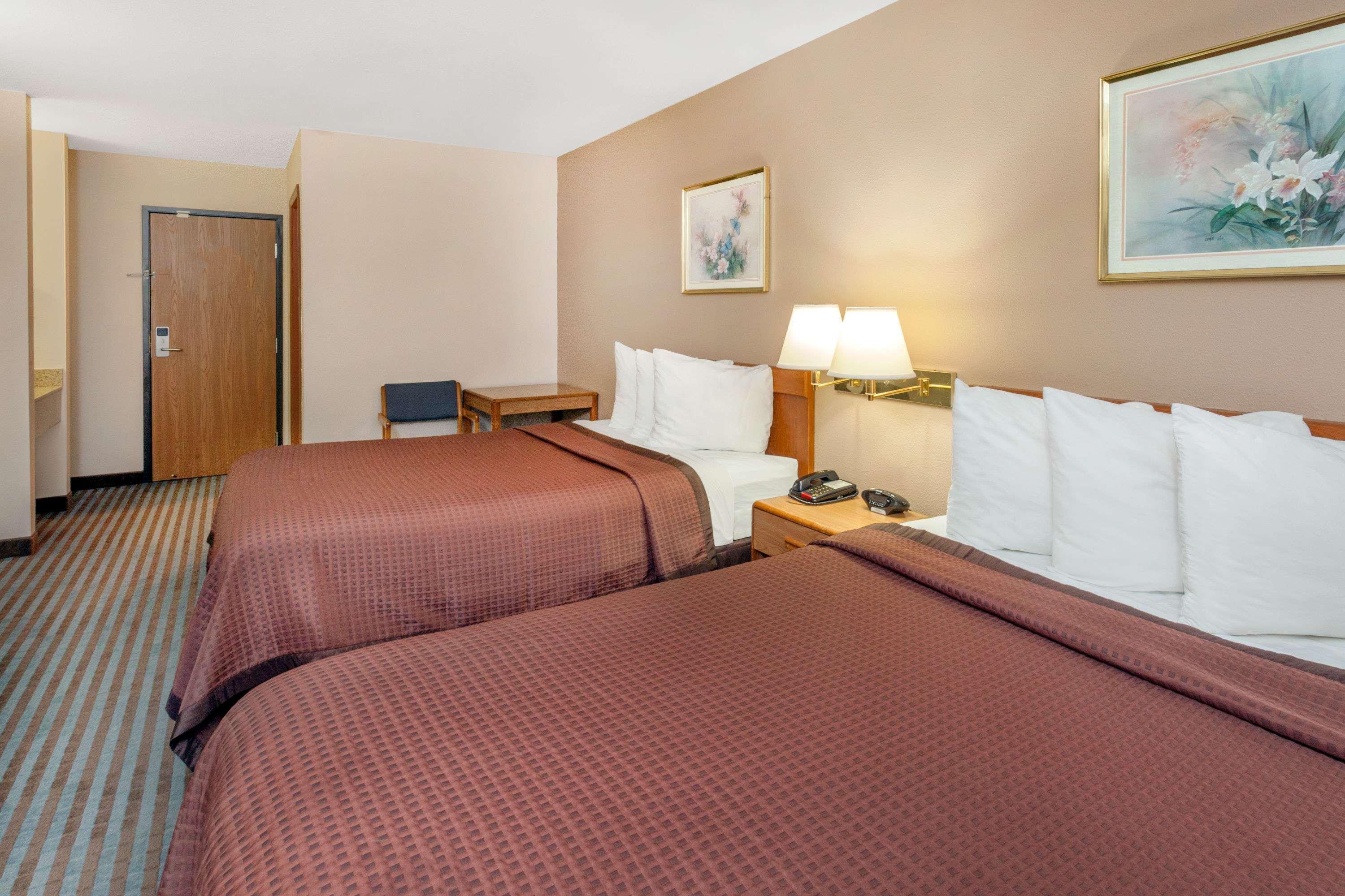 Days Inn By Wyndham Charleston Exterior foto