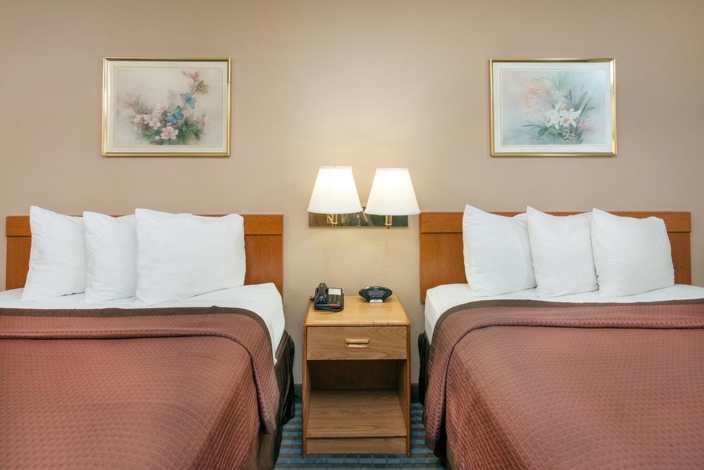 Days Inn By Wyndham Charleston Exterior foto